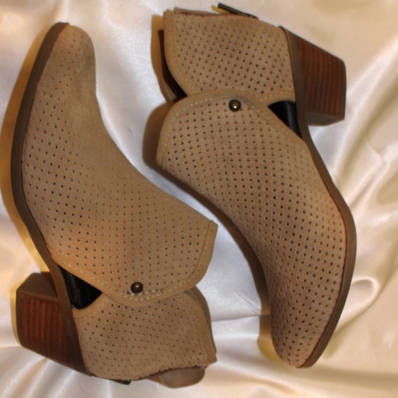 Adam Tucker Booties SIZE 6 - Picture 7 of 10